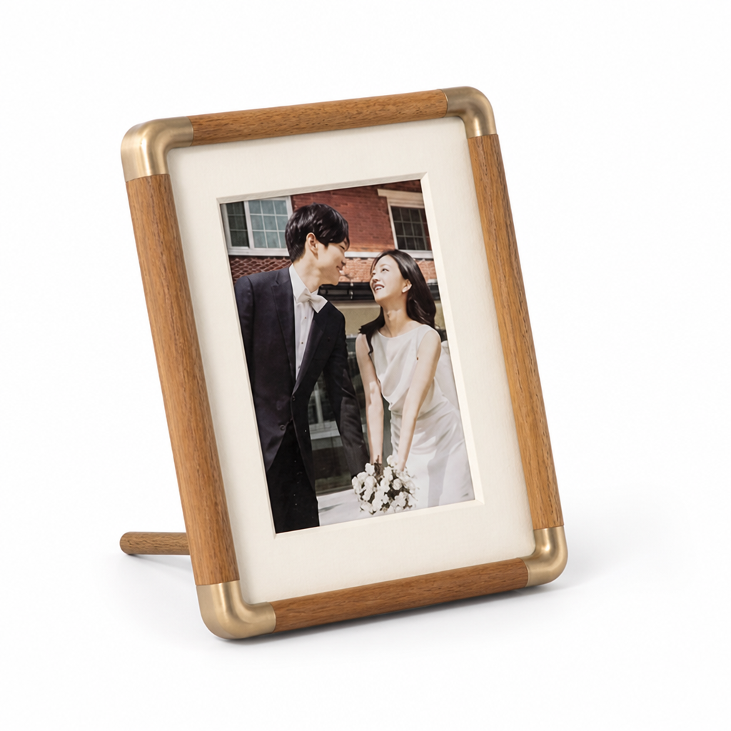 Picture Frame Sturdy Stand Rounded Corners & Metal Accents